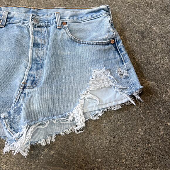 Vintage Levi's 501 Cut Off Shorts Womens 34 Blue Distressed Denim 2" Butt Rip - Picture 4 of 8